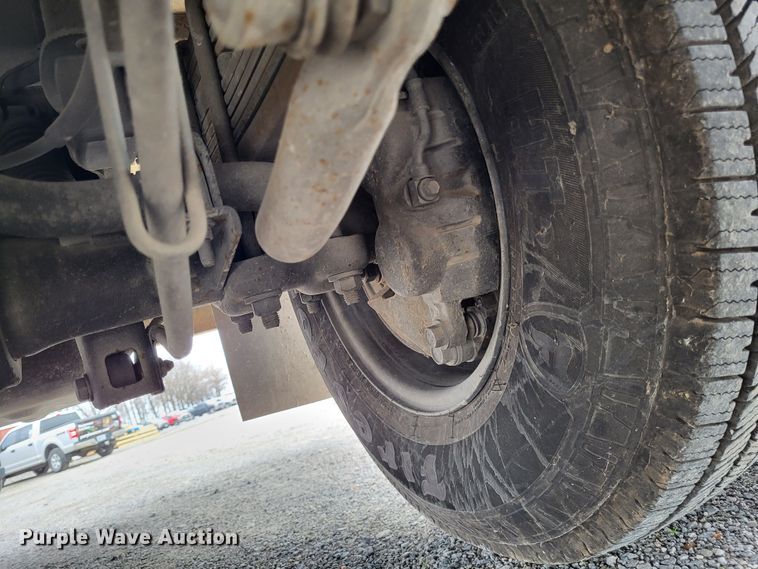 image for item LR9184 2002 Chevrolet Silverado 3500  catering bed pickup truck