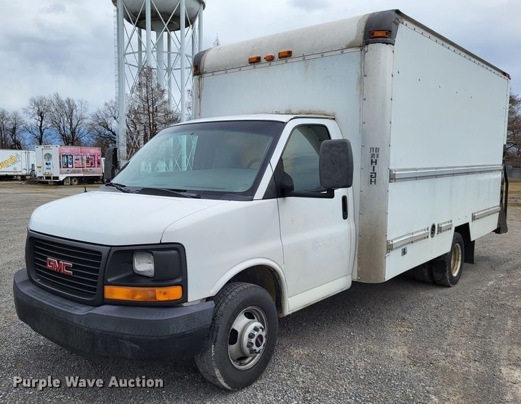 image for item LR9185 2006 GMC Savana G3500  box truck