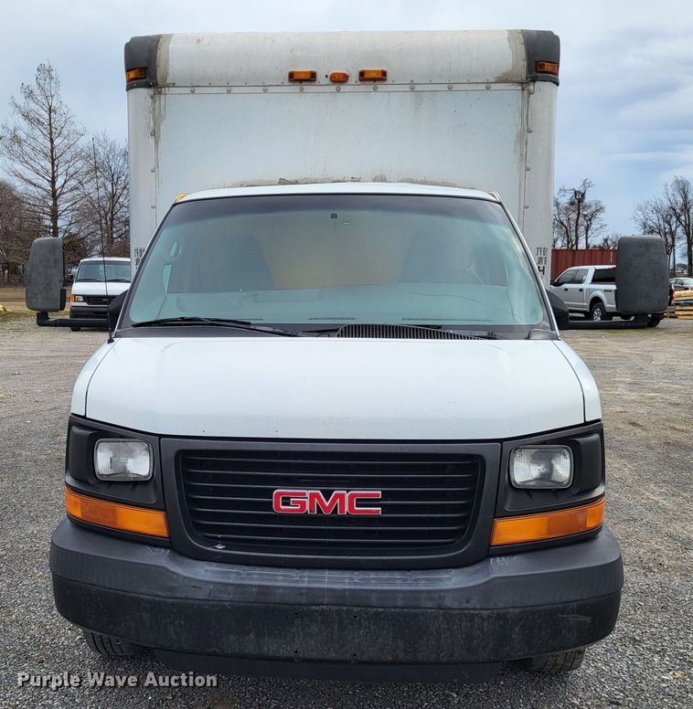 image for item LR9185 2006 GMC Savana G3500  box truck