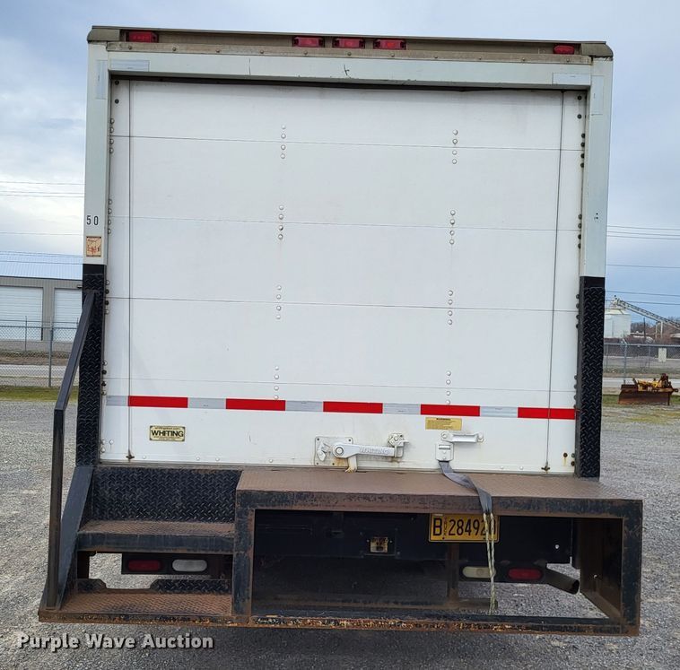 image for item LR9185 2006 GMC Savana G3500  box truck