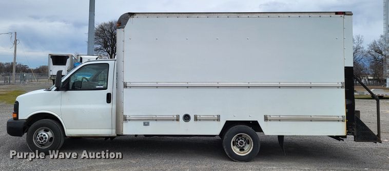 image for item LR9185 2006 GMC Savana G3500  box truck