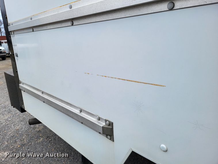 image for item LR9185 2006 GMC Savana G3500  box truck