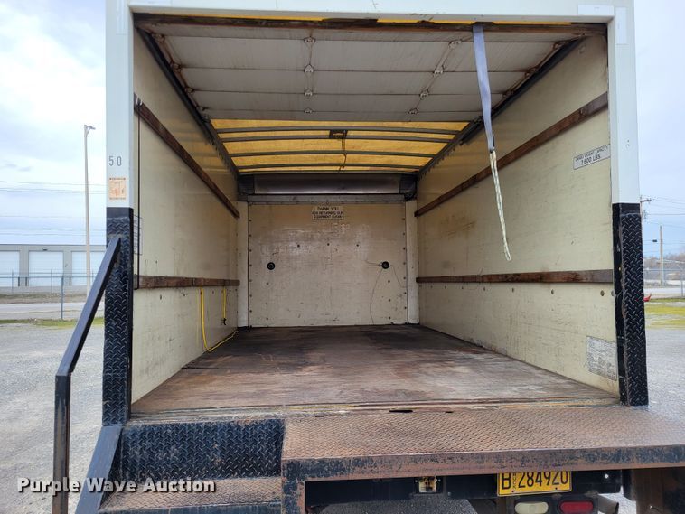 image for item LR9185 2006 GMC Savana G3500  box truck