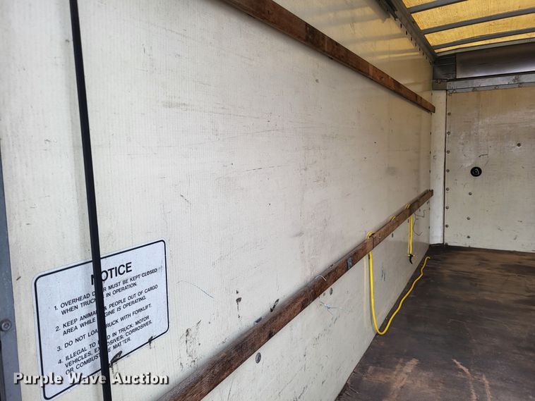 image for item LR9185 2006 GMC Savana G3500  box truck