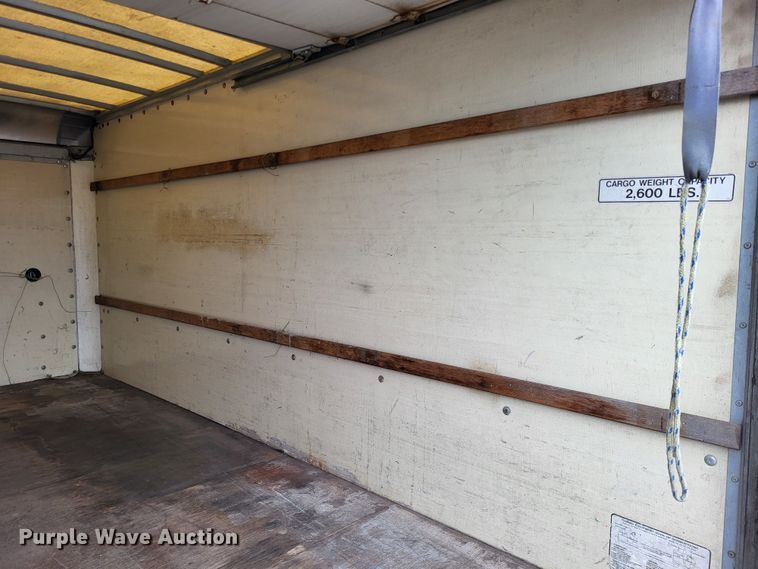 image for item LR9185 2006 GMC Savana G3500  box truck