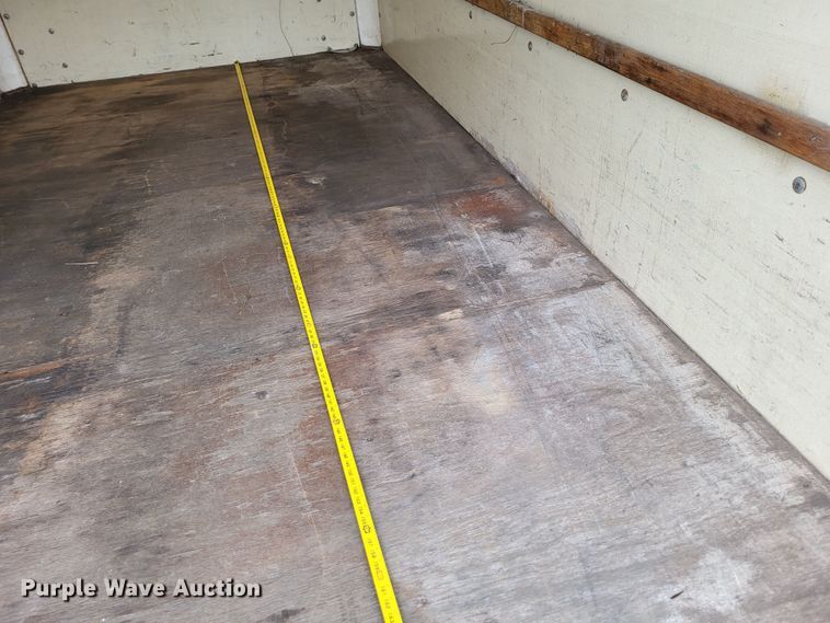 image for item LR9185 2006 GMC Savana G3500  box truck