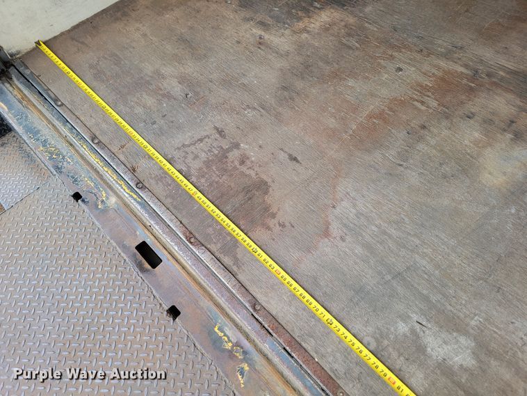 image for item LR9185 2006 GMC Savana G3500  box truck