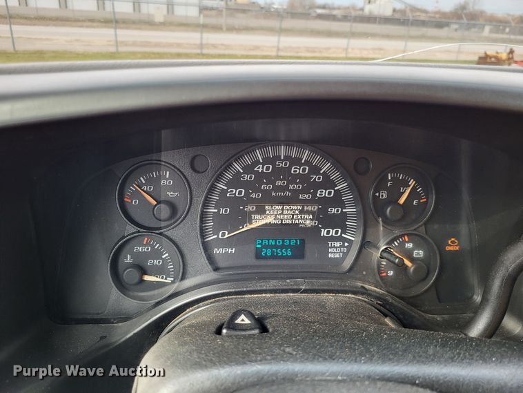 image for item LR9185 2006 GMC Savana G3500  box truck