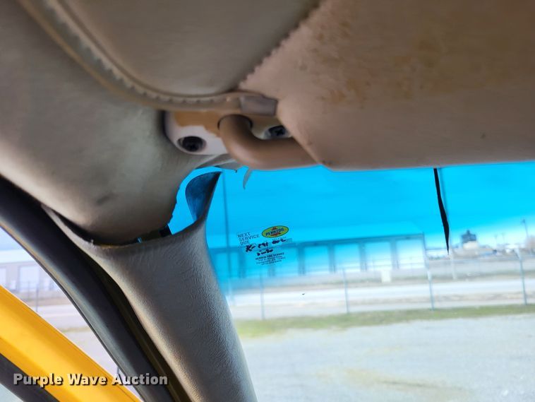 image for item LR9185 2006 GMC Savana G3500  box truck