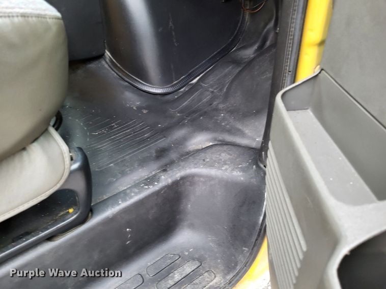 image for item LR9185 2006 GMC Savana G3500  box truck