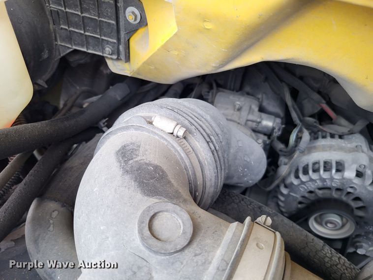 image for item LR9185 2006 GMC Savana G3500  box truck