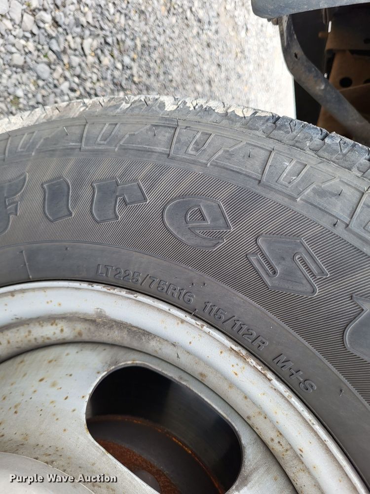 image for item LR9185 2006 GMC Savana G3500  box truck