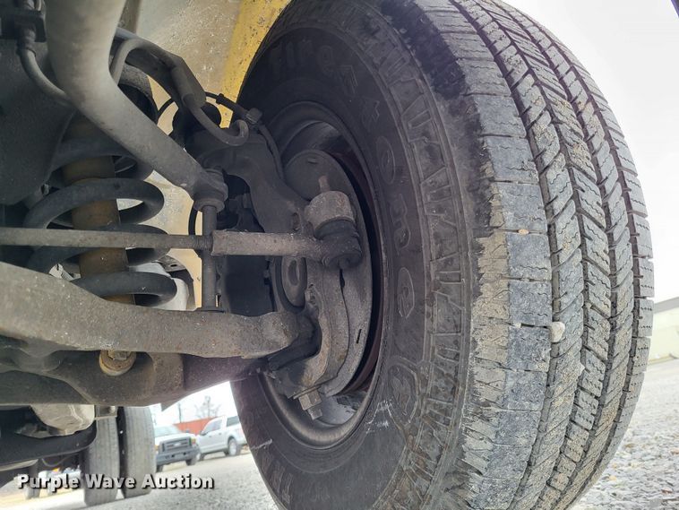 image for item LR9185 2006 GMC Savana G3500  box truck