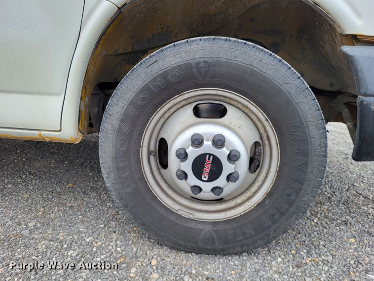 image for item LR9185 2006 GMC Savana G3500  box truck