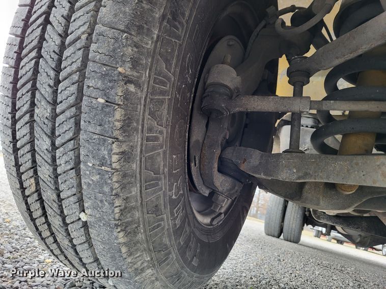 image for item LR9185 2006 GMC Savana G3500  box truck