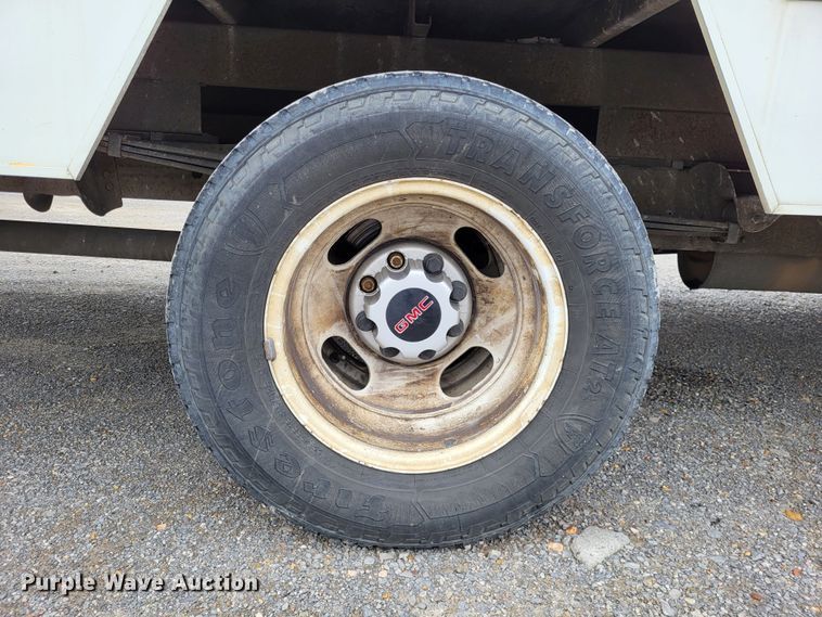 image for item LR9185 2006 GMC Savana G3500  box truck