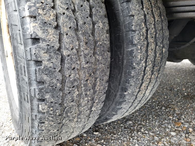 image for item LR9185 2006 GMC Savana G3500  box truck