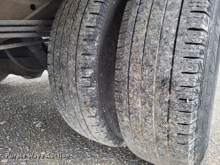 image for item LR9185 2006 GMC Savana G3500  box truck