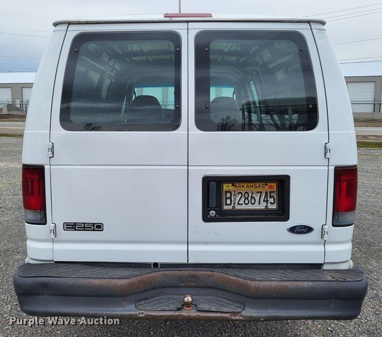 image for item LR9186 2005 Ford E250  van