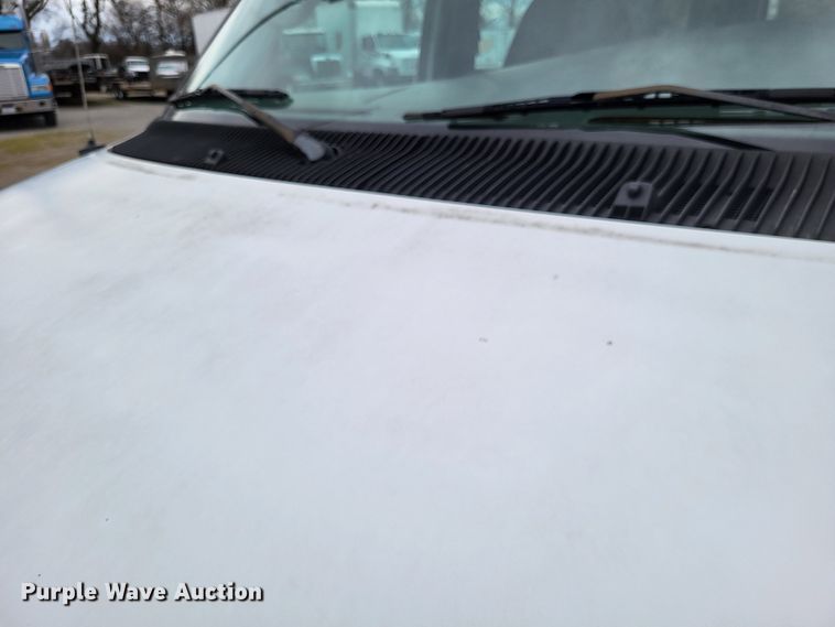 image for item LR9186 2005 Ford E250  van