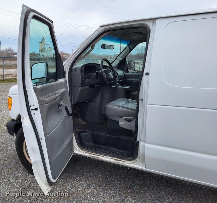 image for item LR9186 2005 Ford E250  van