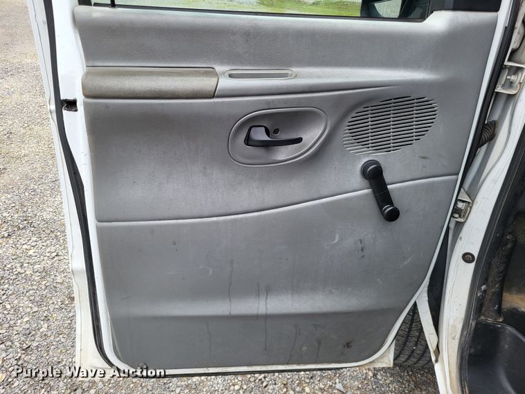 image for item LR9186 2005 Ford E250  van