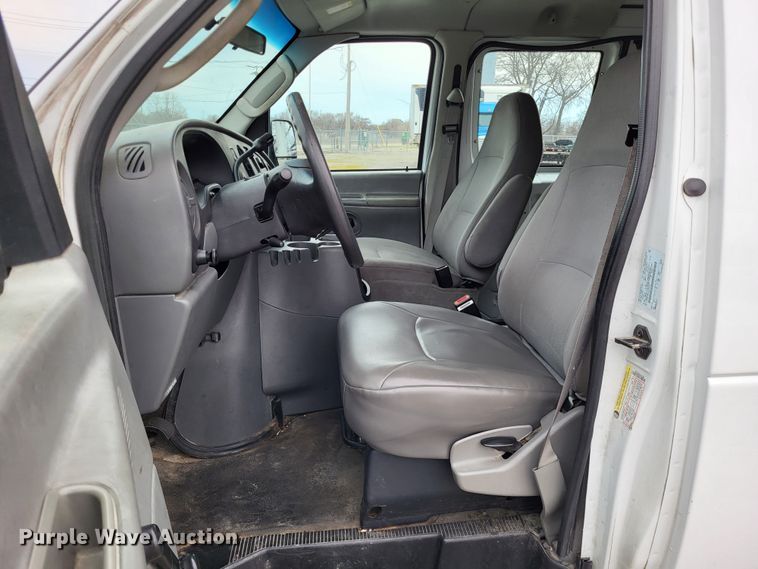 image for item LR9186 2005 Ford E250  van