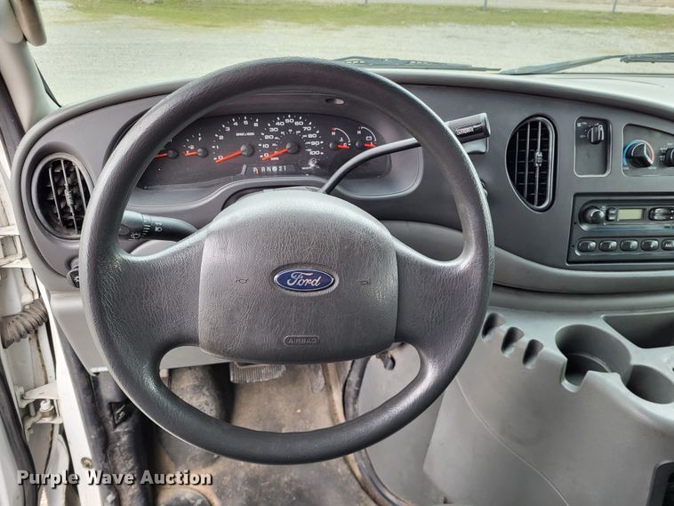 image for item LR9186 2005 Ford E250  van