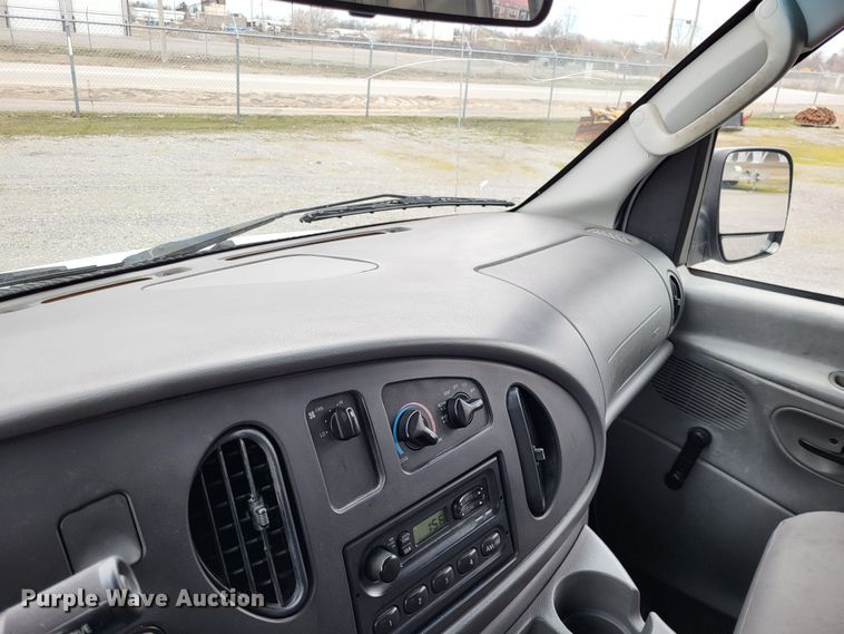 image for item LR9186 2005 Ford E250  van