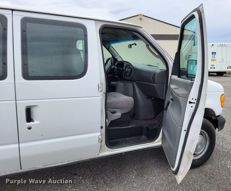 image for item LR9186 2005 Ford E250  van