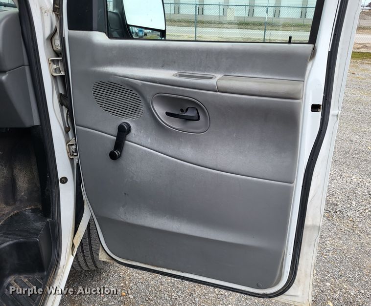 image for item LR9186 2005 Ford E250  van