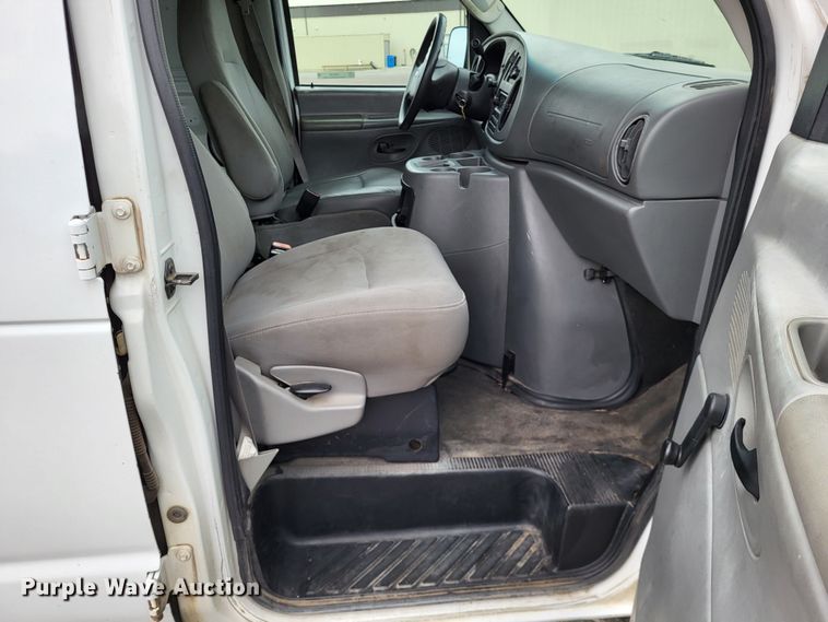 image for item LR9186 2005 Ford E250  van