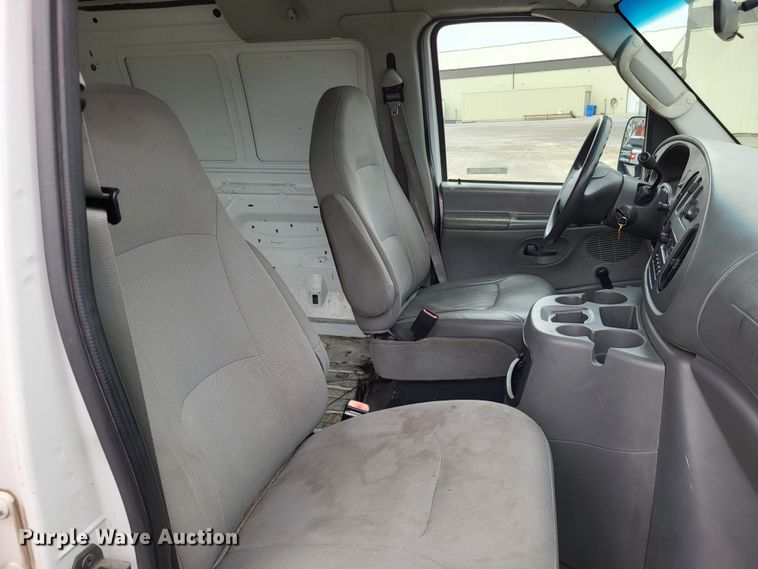 image for item LR9186 2005 Ford E250  van