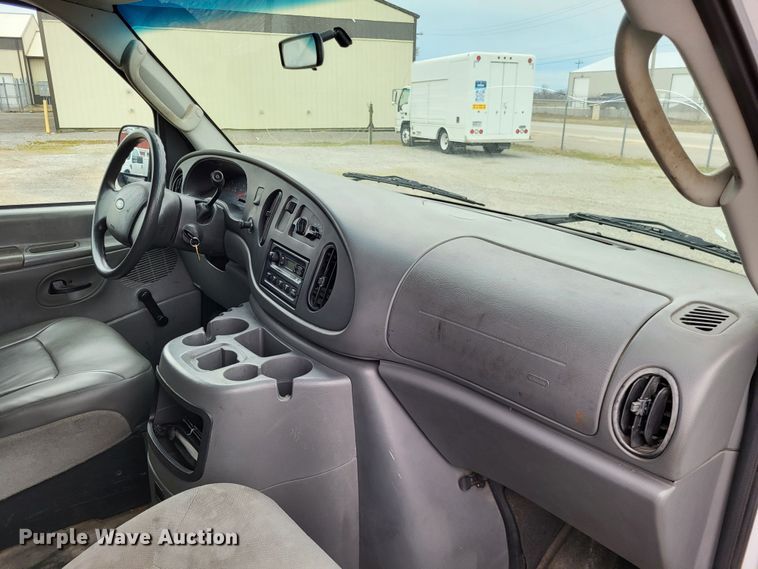 image for item LR9186 2005 Ford E250  van