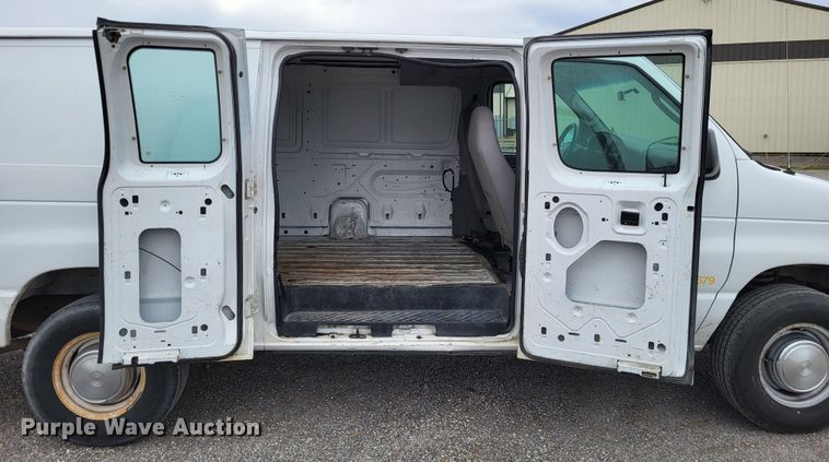 image for item LR9186 2005 Ford E250  van