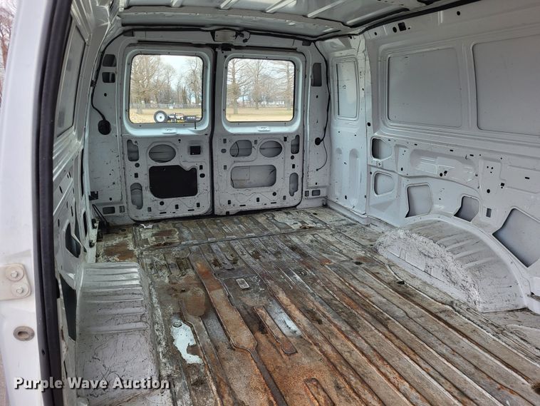 image for item LR9186 2005 Ford E250  van