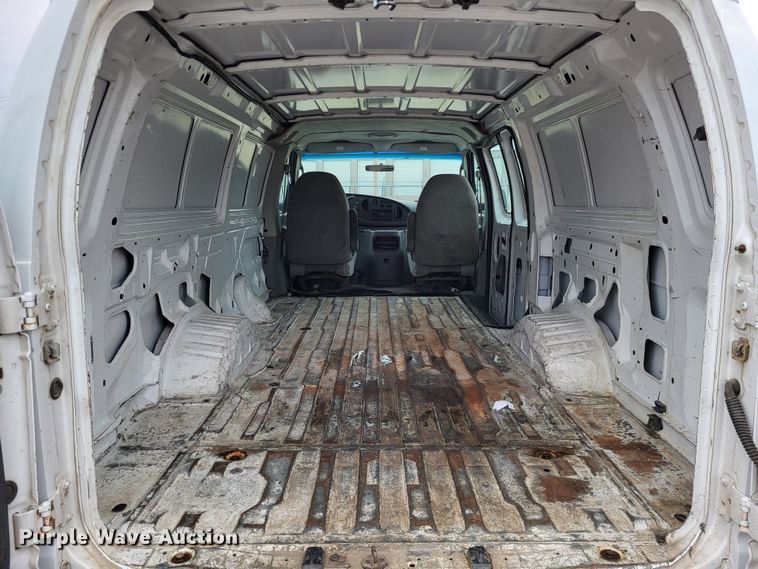 image for item LR9186 2005 Ford E250  van