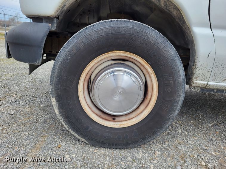 image for item LR9186 2005 Ford E250  van