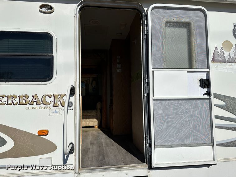 image for item LT9372 2007 Forest River Silverback  camper