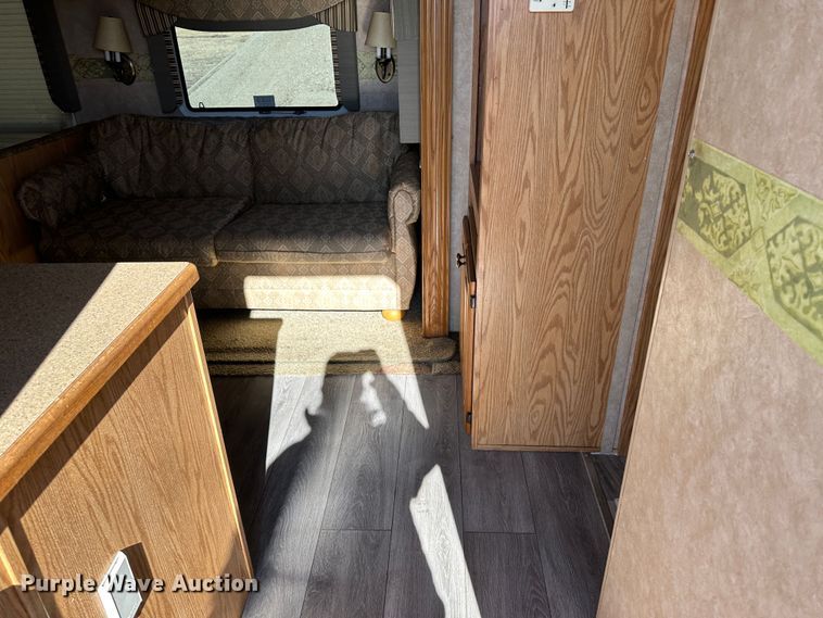 image for item LT9372 2007 Forest River Silverback  camper