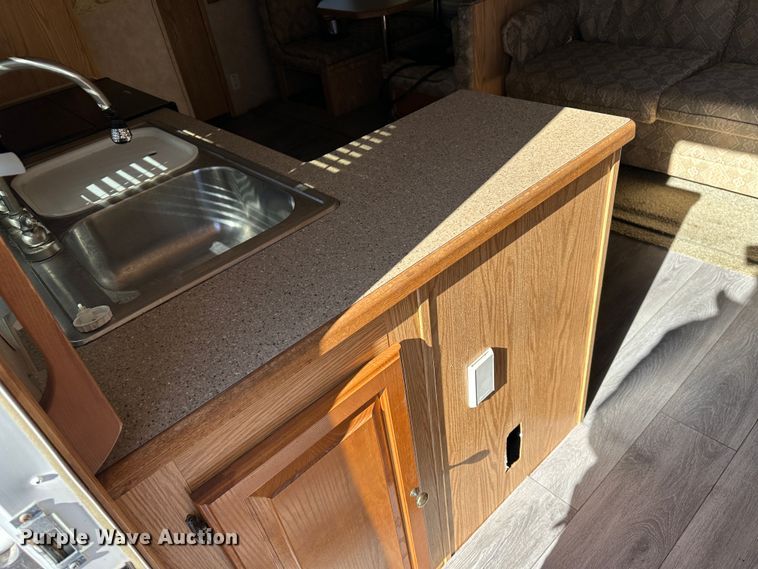 image for item LT9372 2007 Forest River Silverback  camper