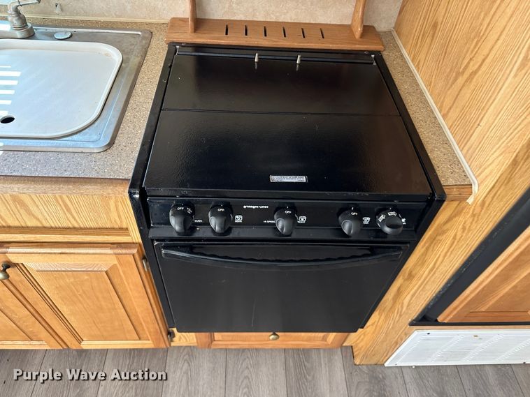 image for item LT9372 2007 Forest River Silverback  camper