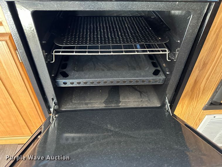 image for item LT9372 2007 Forest River Silverback  camper