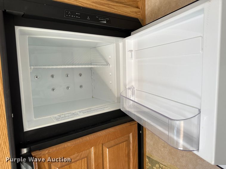 image for item LT9372 2007 Forest River Silverback  camper