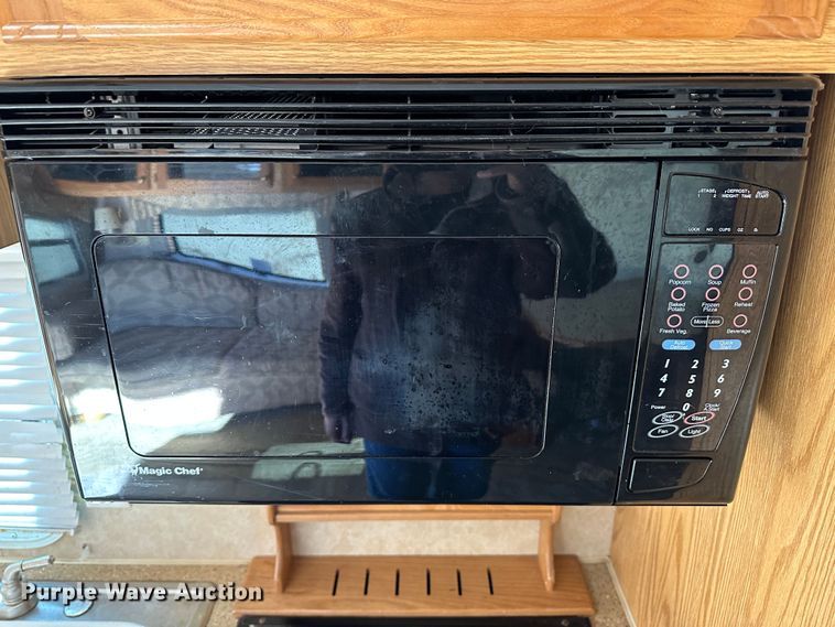 image for item LT9372 2007 Forest River Silverback  camper