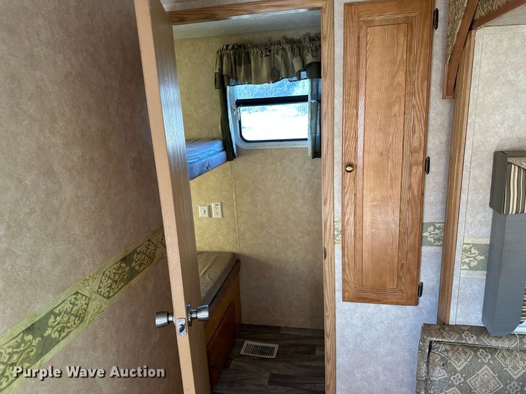 image for item LT9372 2007 Forest River Silverback  camper