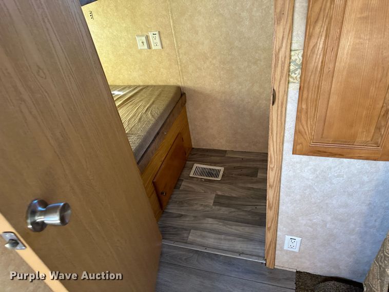 image for item LT9372 2007 Forest River Silverback  camper