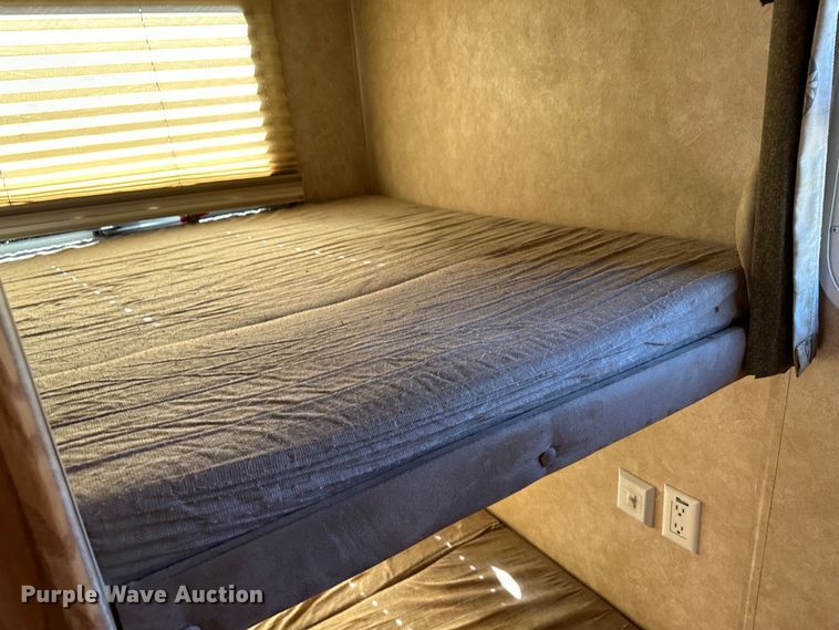 image for item LT9372 2007 Forest River Silverback  camper