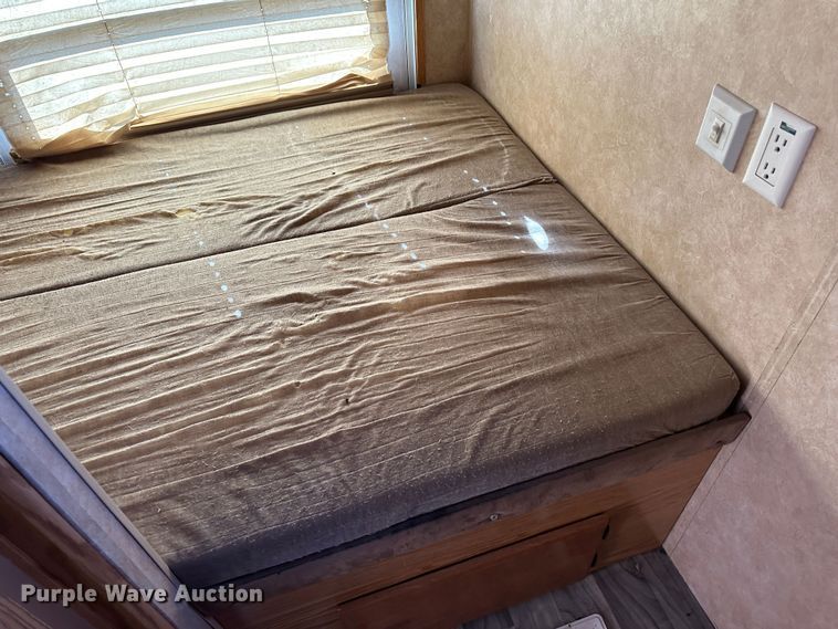 image for item LT9372 2007 Forest River Silverback  camper