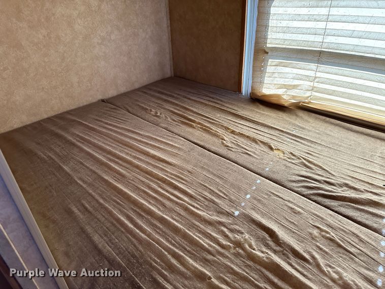 image for item LT9372 2007 Forest River Silverback  camper